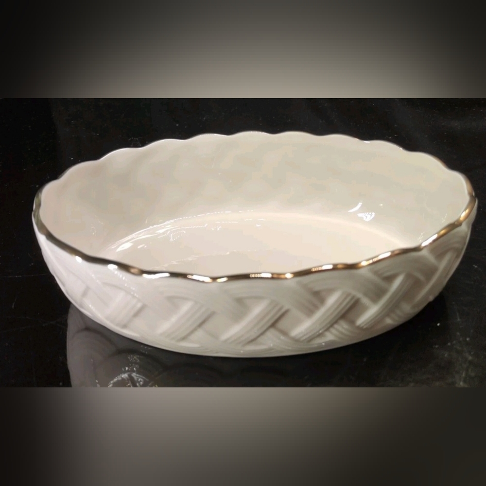 Lenox China Basket Weave_attice 8" Oval Centerpiece Bowl Scalloped Gold Trim